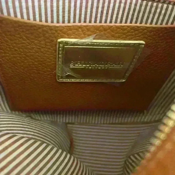 NWT Shiraleah Chicago Vegan Leather Mallorca Crossbody Purse. Pebbled Texture - Picture 7 of 16